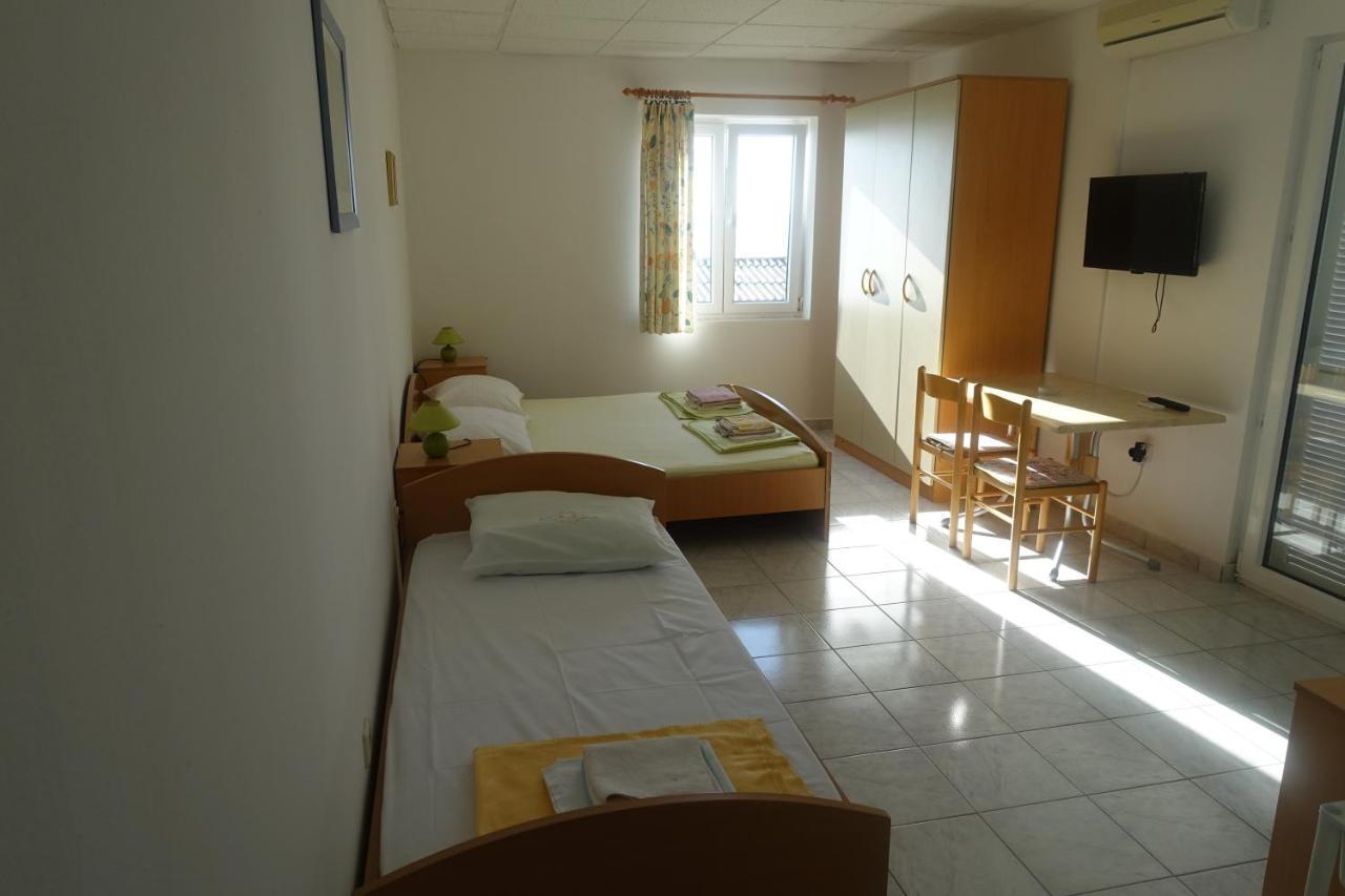 Apartments Galeb Ртина Екстер'єр фото