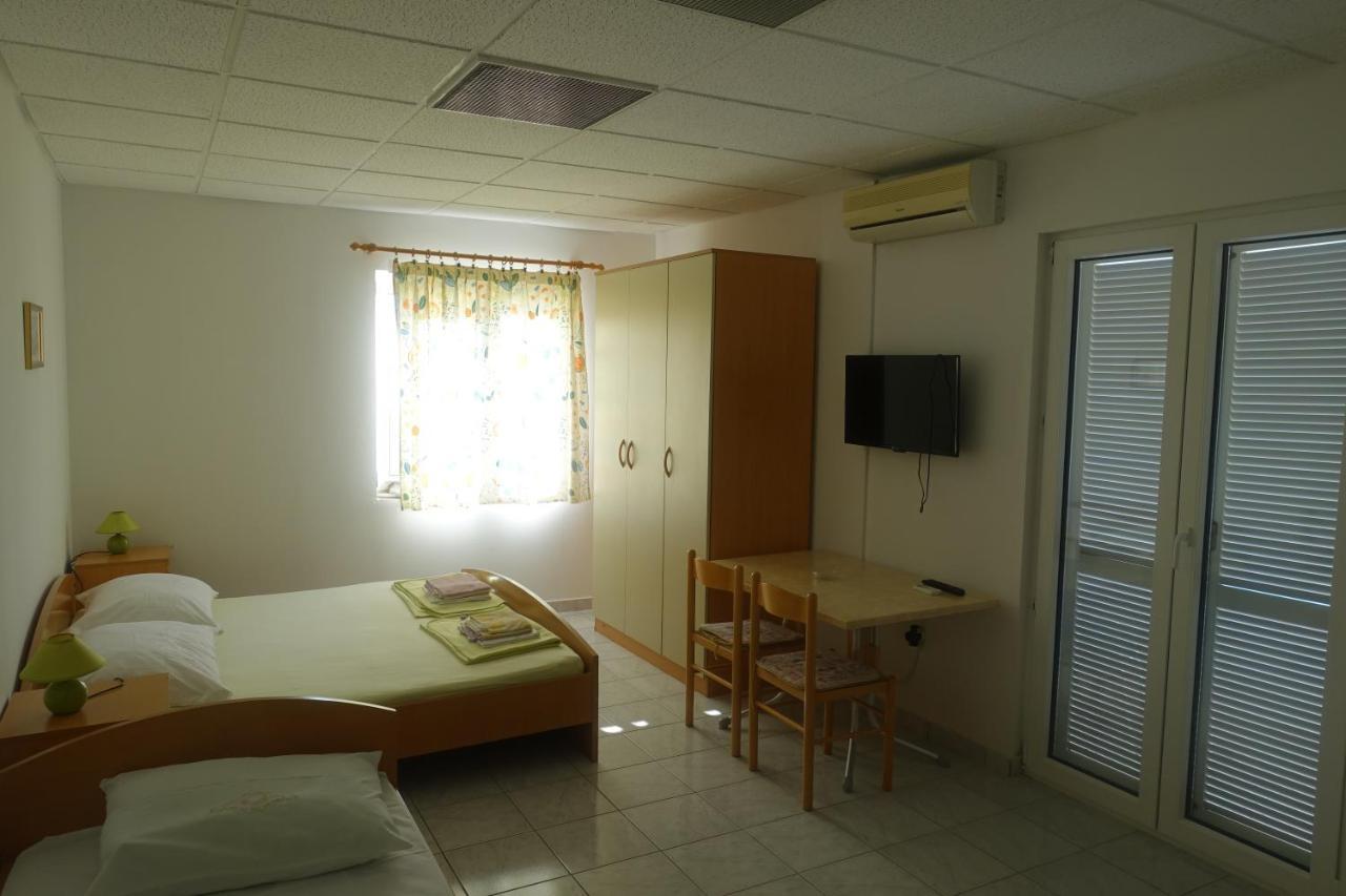 Apartments Galeb Ртина Екстер'єр фото