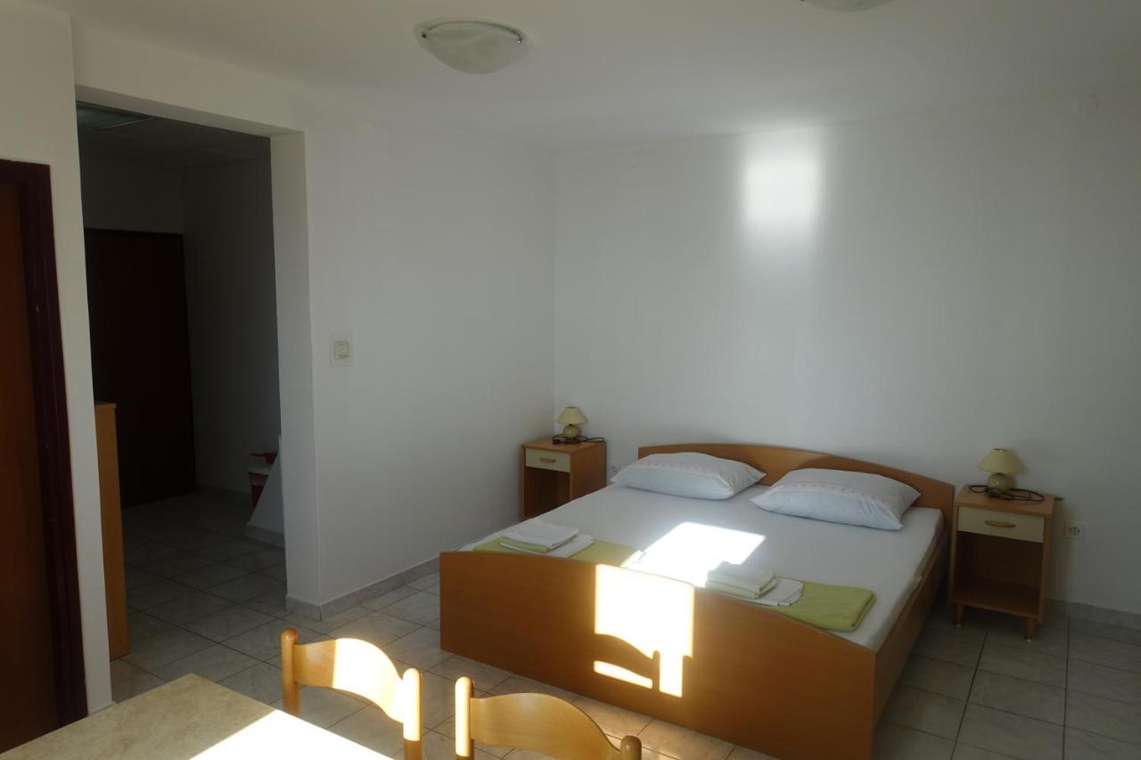Apartments Galeb Ртина Екстер'єр фото