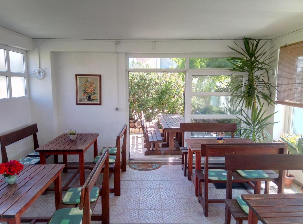 Apartments Galeb Ртина Екстер'єр фото